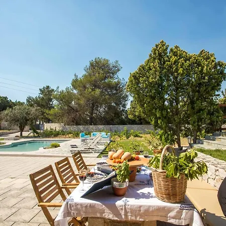 Wine & Vineyard Retreat Emarmene Koskinou (Rhodes)