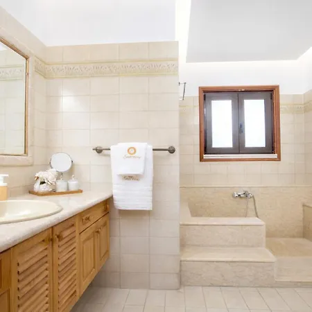 Wine & Vineyard Retreat Emarmene Holiday home *