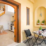 Wine & Vineyard Retreat Emarmene Feriehus *