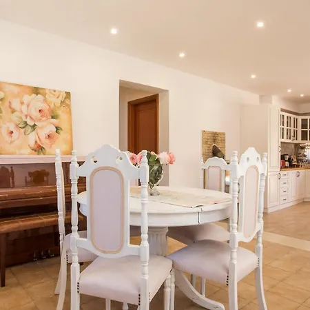 Wine & Vineyard Retreat Emarmene Holiday home