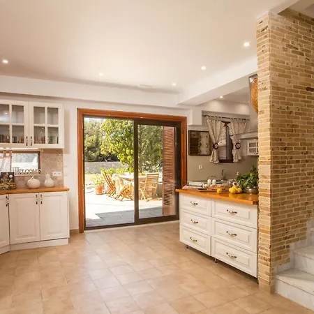 Emarmene With Private Pool Near Rhodes Town & Airport