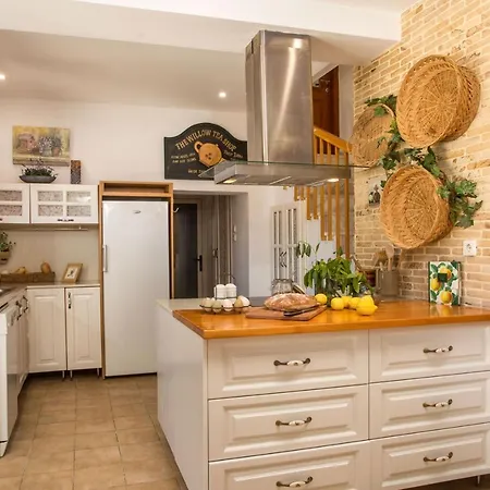 Emarmene With Private Pool Near Rhodes Town & Airport Ferienhaus