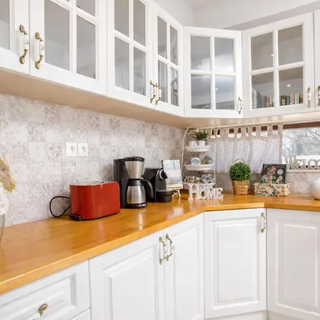 Wine & Vineyard Retreat Emarmene בית נופש *