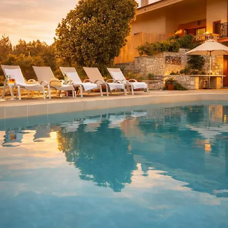 Wine & Vineyard Retreat Emarmene Holiday home *