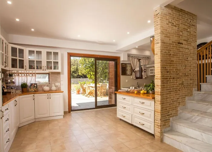 Wine & Vineyard Retreat Emarmene