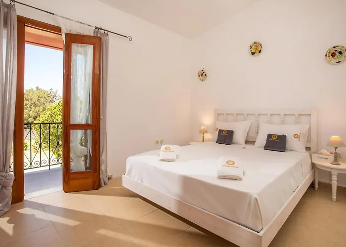 Wine & Vineyard Retreat Emarmene בית נופש