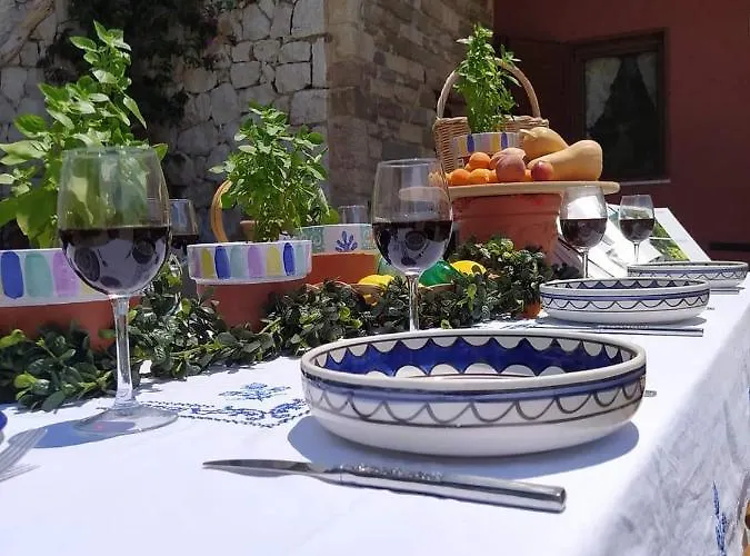 Wine & Vineyard Retreat Emarmene בית נופש *