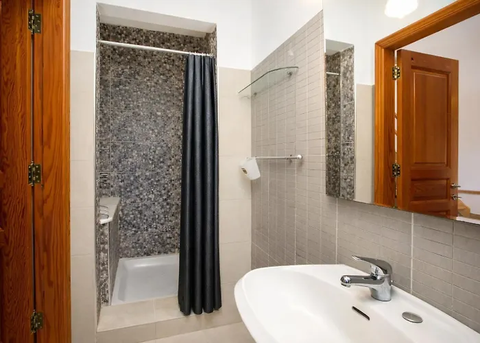 Wine & Vineyard Retreat Emarmene בית נופש