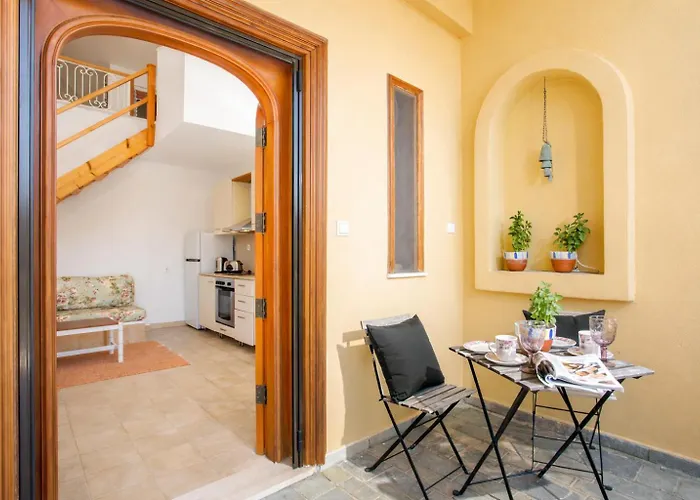 Wine & Vineyard Retreat Emarmene בית נופש *