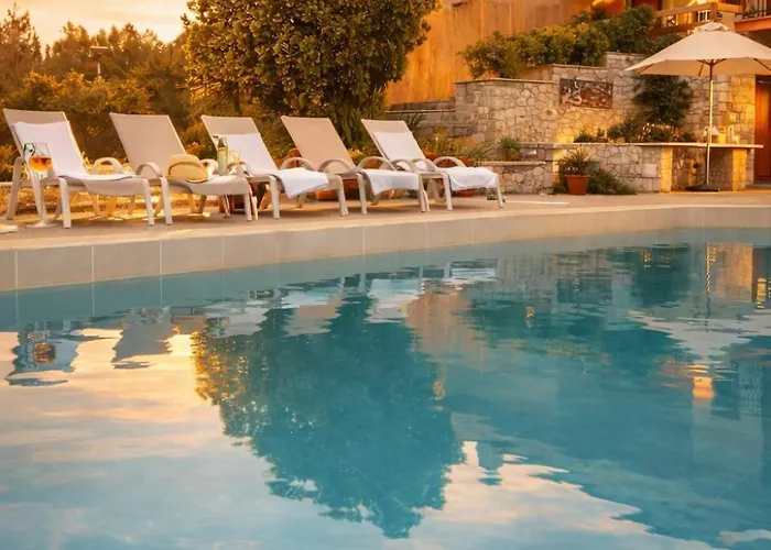 Wine & Vineyard Retreat Emarmene בית נופש *